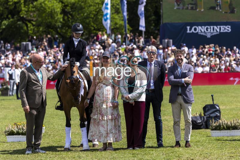 dressage PrizeGiving_Hamburg_20240512_SS350541.jpg